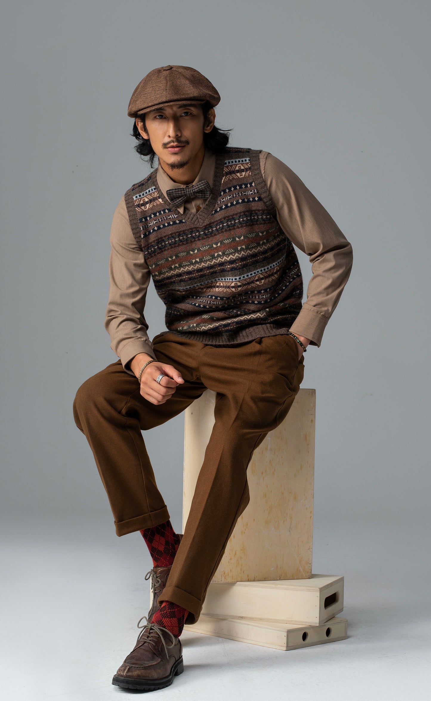 Vintage style Fair Isle sweater vest for men British vintage style V-neck wool sweater vest