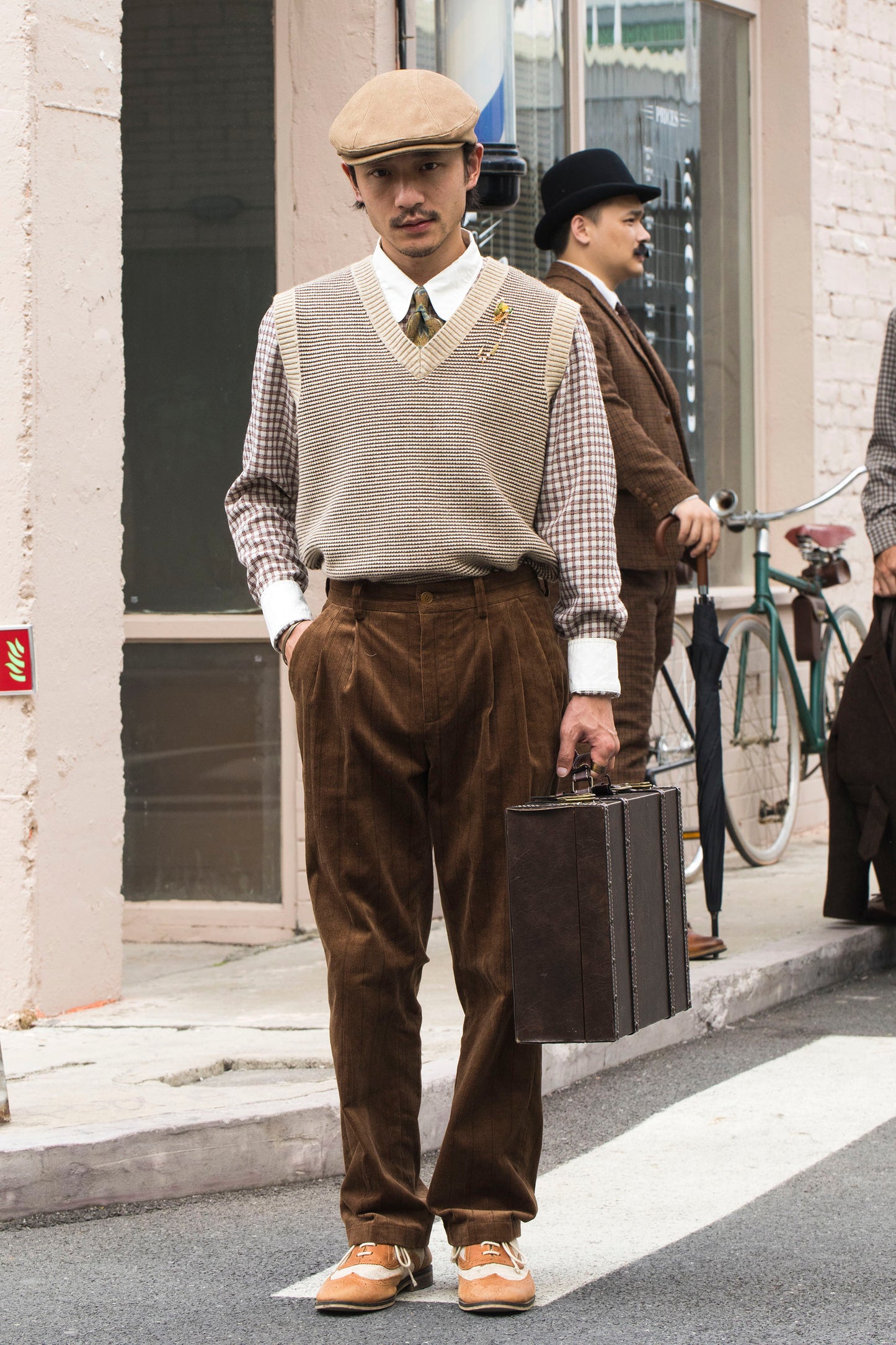 British retro style V-neck sweater vest for men vintage houndstooth plaid casual knitted vest