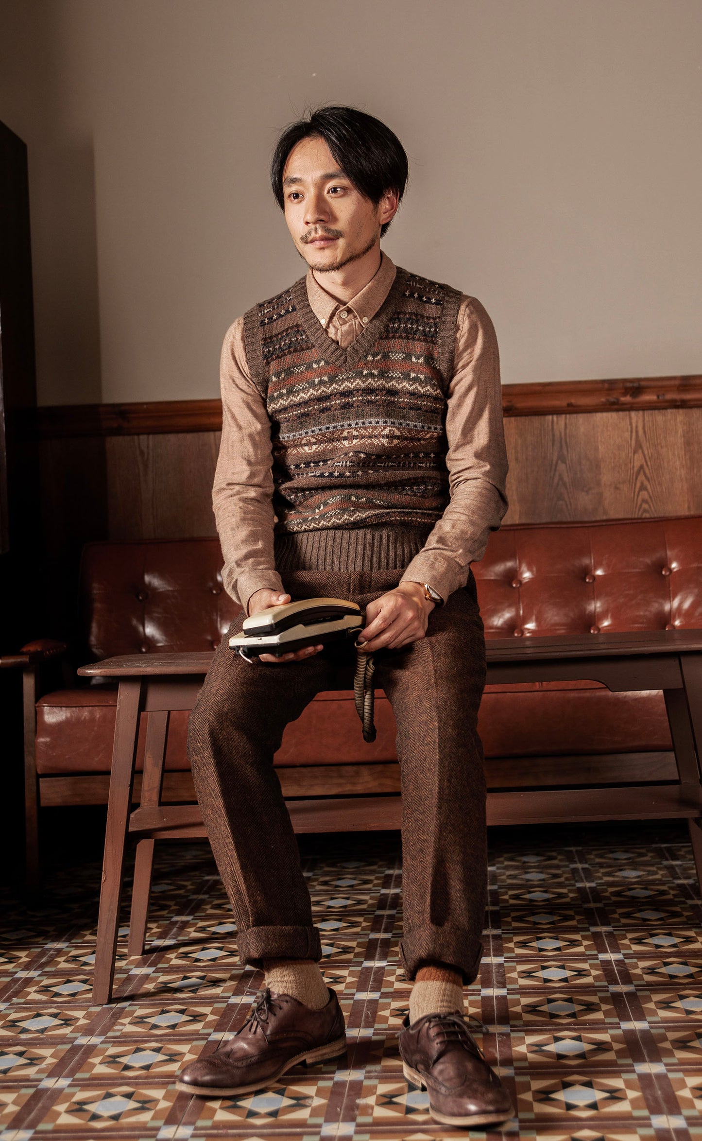 Vintage style Fair Isle sweater vest for men British vintage style V-neck wool sweater vest