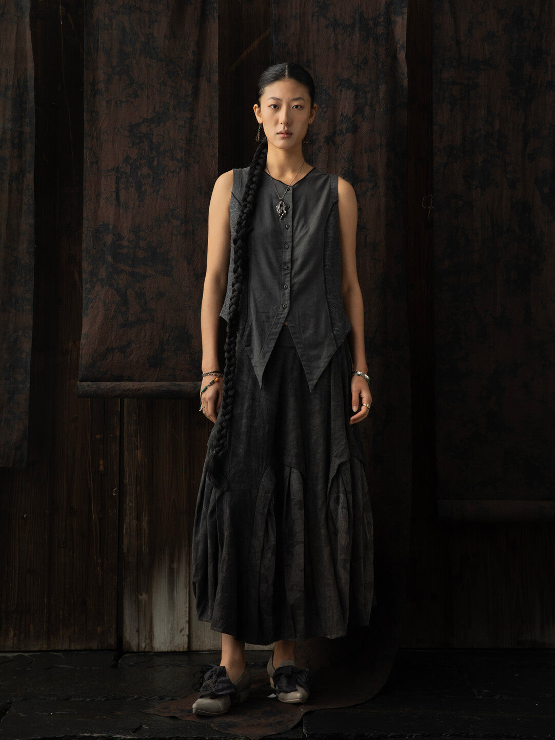 SOARIN WORLD Neo-Oriental Heritage Deconstructed Pleated Dark Jacquard Skirt N-DCZ252TQ35