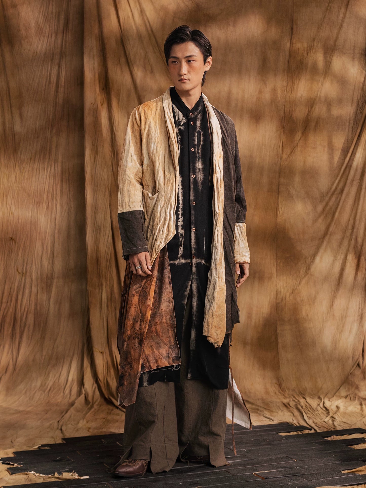 SOARIN WORLD Gai Yu Xia Neo-Oriental Heritage Asymmetric Gambiered Silk Trench Coat DCZ233TDY02