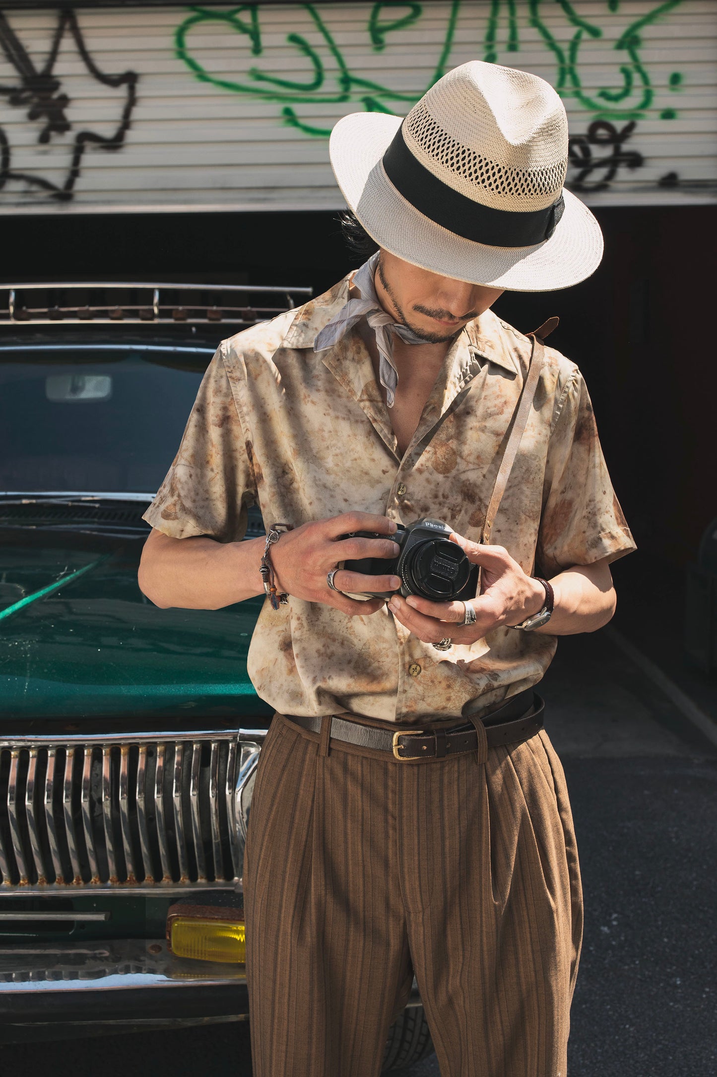 Retro yuppie style Cuban collar shirt men's Vintage distressed style Baroque print short-sleeved shirt